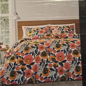 NEW Marimekko King Rosarium Duvet Cover w/shams
Orig 180.00 NO OFFERS